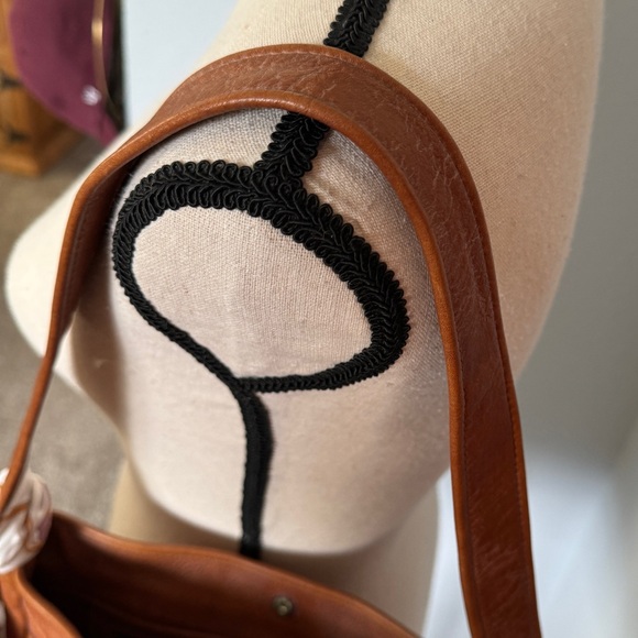 The Sandalmakers Los Gatos California Vintage Brown Leather Shoulder Bag - Picture 3 of 9